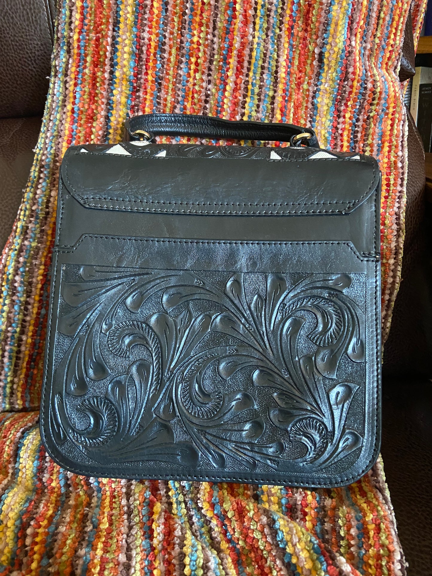 Tulum handmade tooled leather purse Black Back