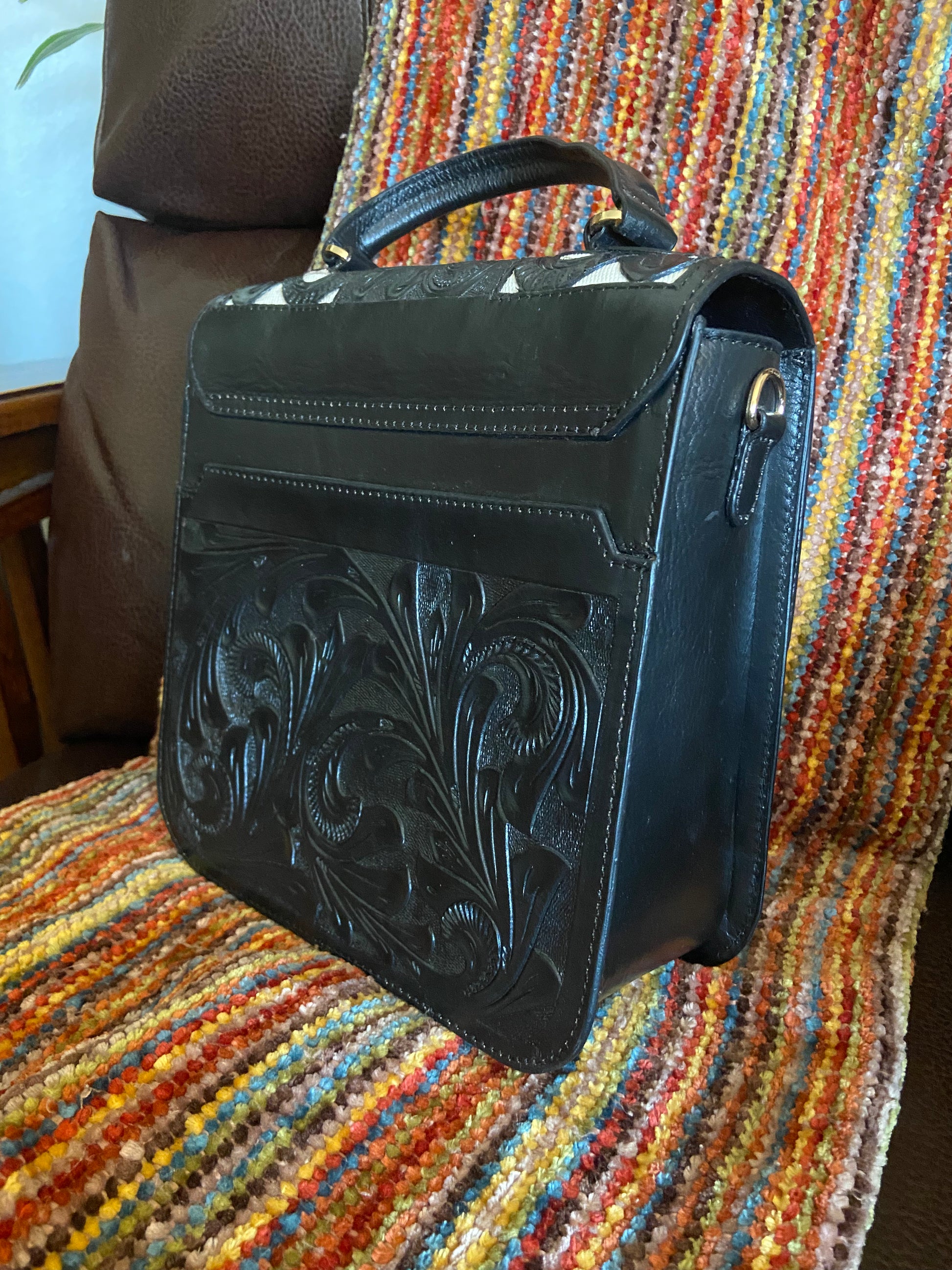 Tulum handmade tooled leather purse Black Side