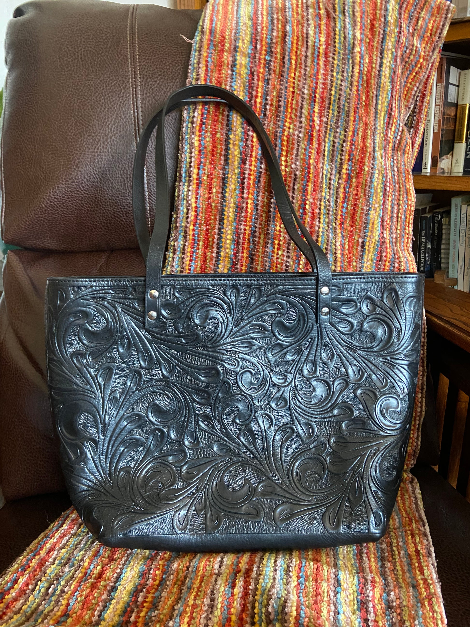 Vera Cruz handmade tooled leather purse Black Back