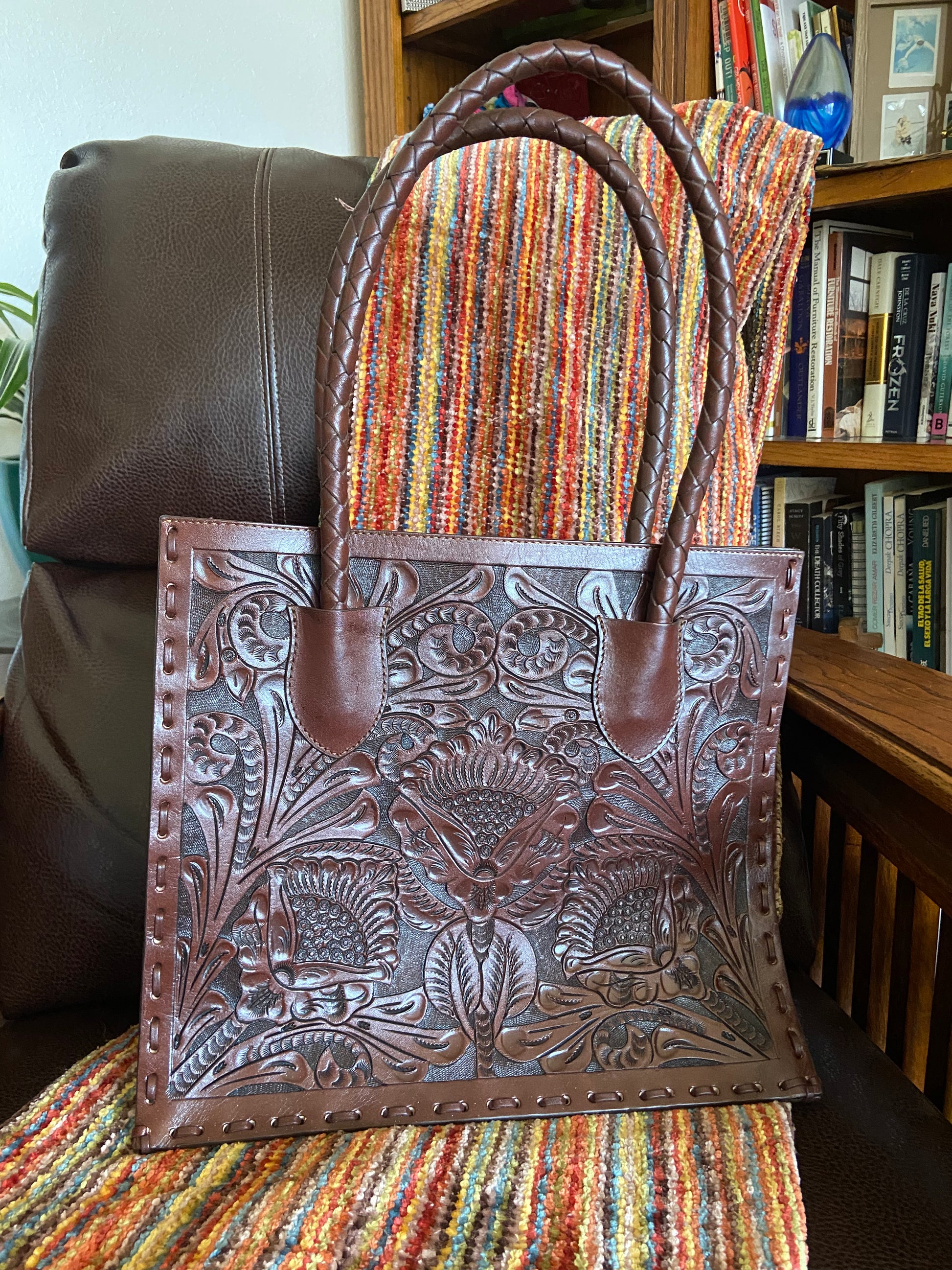 Yucatan handmade tooled leather purse Caramel Back