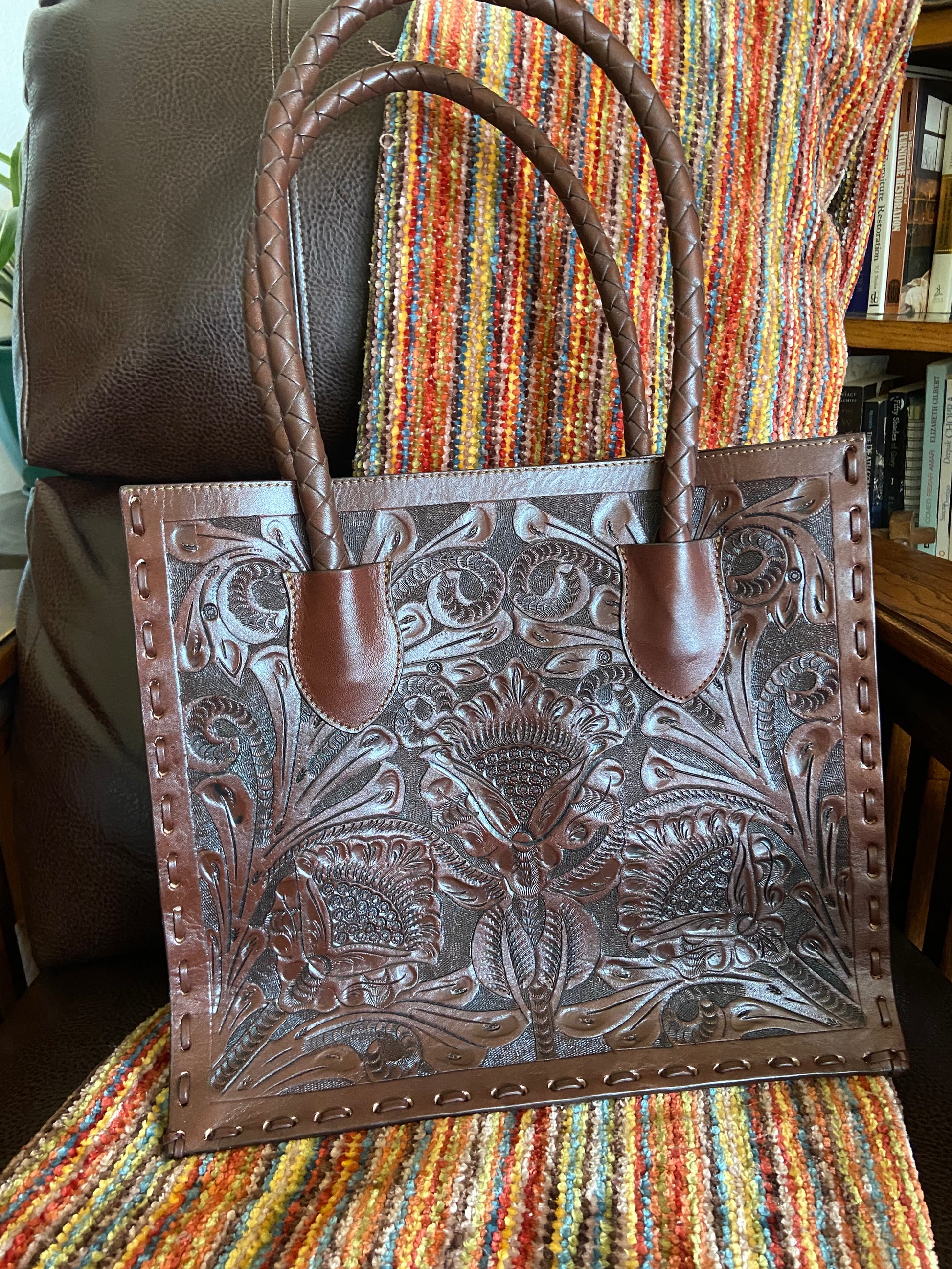 Yucatan handmade tooled leather purse Caramel Front